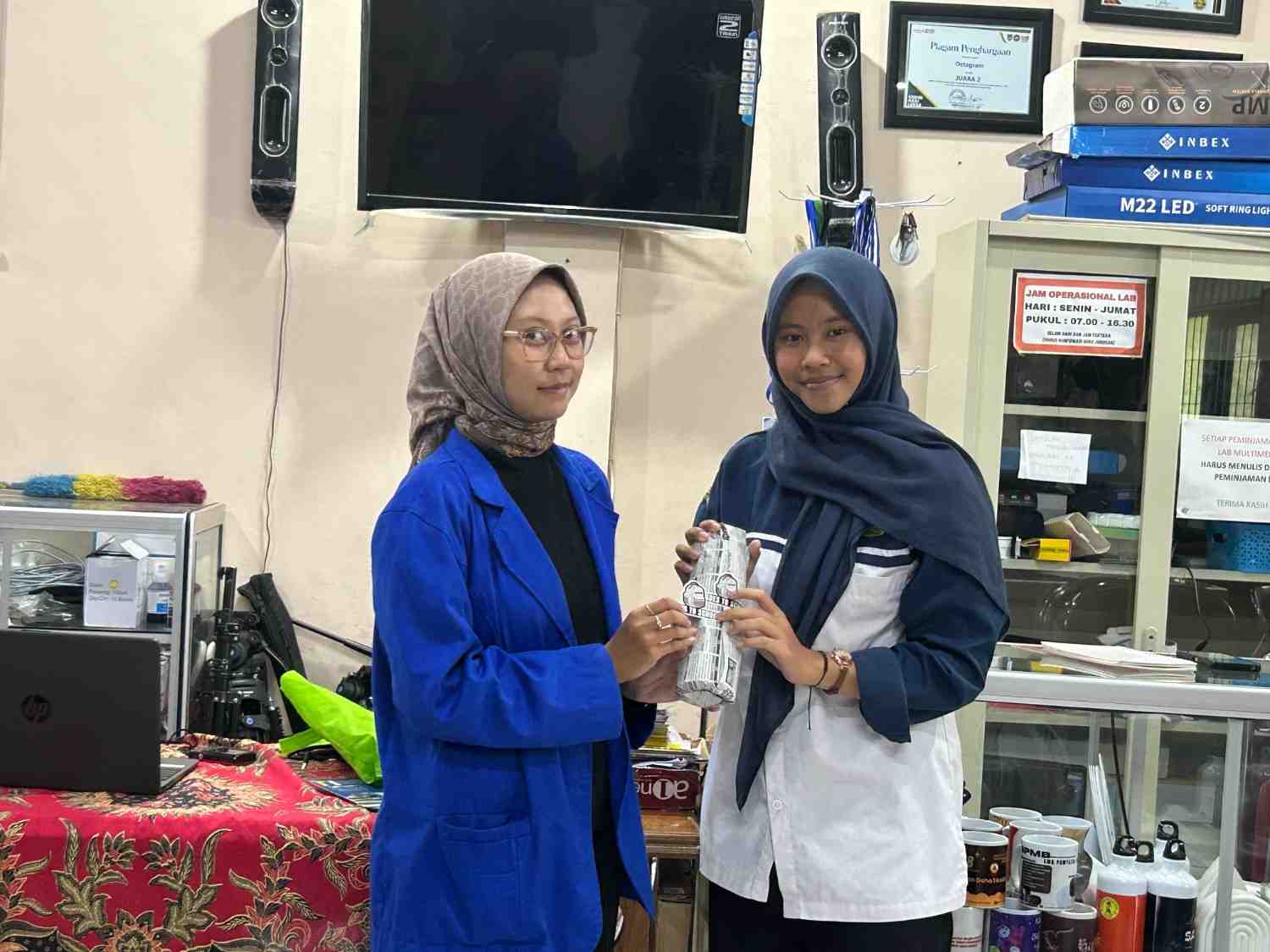 GOES TO SCHOOL BATCH 2